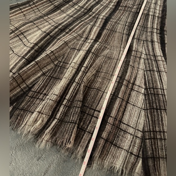 Elie Tahari A line, virgin wool skirt, size 2, unique - Picture 5 of 7